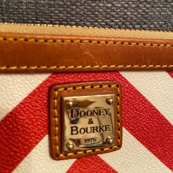 Dooney & Bourke Chevron Wristlet - Picture 4 of 9